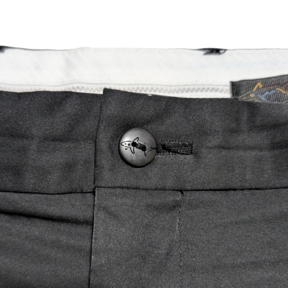 Greg Norman Black Shark Logo Golf ML75 Shorts Stretch Mens Size 40, 10" Inseam - Picture 3 of 10